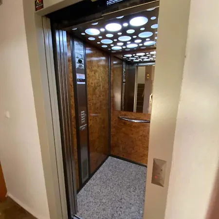 Apartament Cozy Close To The *